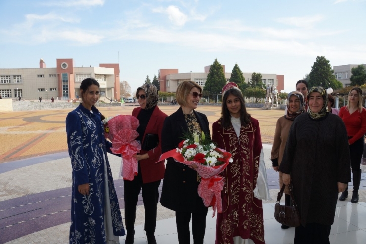 Bakan Selçuk’un Eşi Türk Müziğini Tanıtma Ve Destekleme Seminerine Katıldı