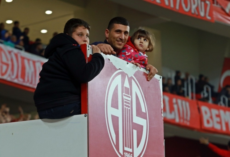 Süper Lig: Antalyaspor: 1 - Mke Ankaragücü: 0 (İlk Yarı)