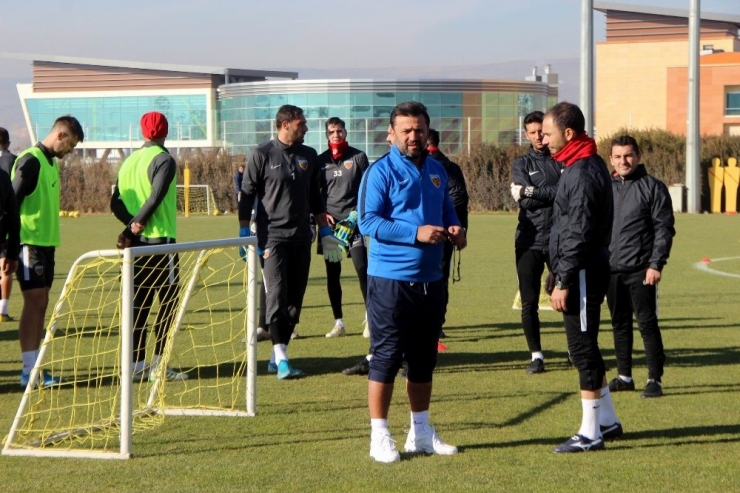 Bülent Uygun: "Ligde Kalmak İstiyorsak Bu Galibiyetlere İhtiyacımız Var"