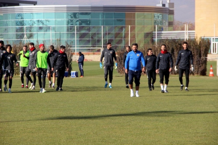 Bülent Uygun: "Ligde Kalmak İstiyorsak Bu Galibiyetlere İhtiyacımız Var"