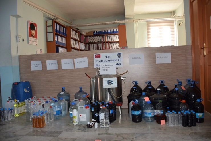 Uşak’ta Kaçak Alkol Operasyonunda 4 Gözaltı