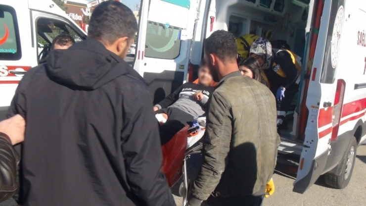 Kardeşini Sokak Ortasında Bıçakladı