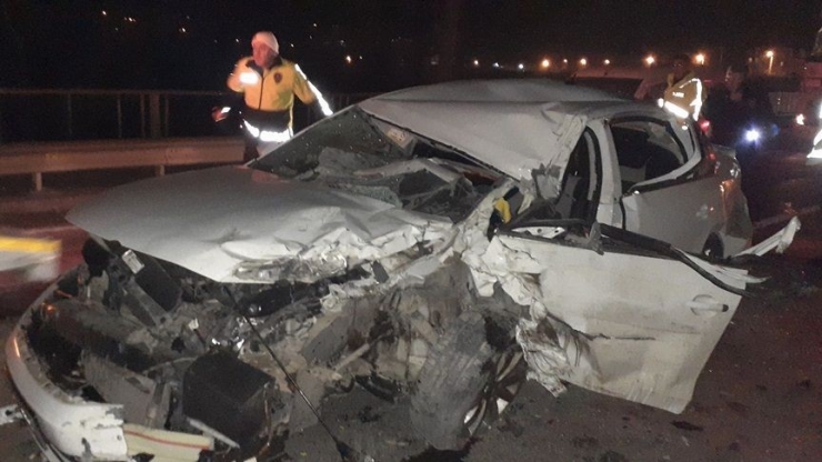 Tırla Otomobil Çarpıştı 2 Kişi Yaralandı