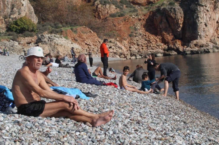 Antalya’da ’Aralık’sız Güneşli Günler