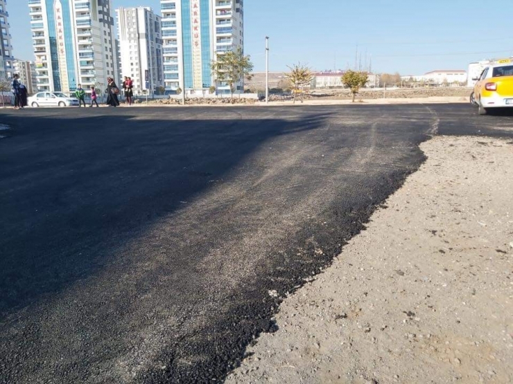 Bağlar Belediyesi Kendi Üretimi Olan Asfaltla Cadde Ve Sokakları Güzelleştiriyor