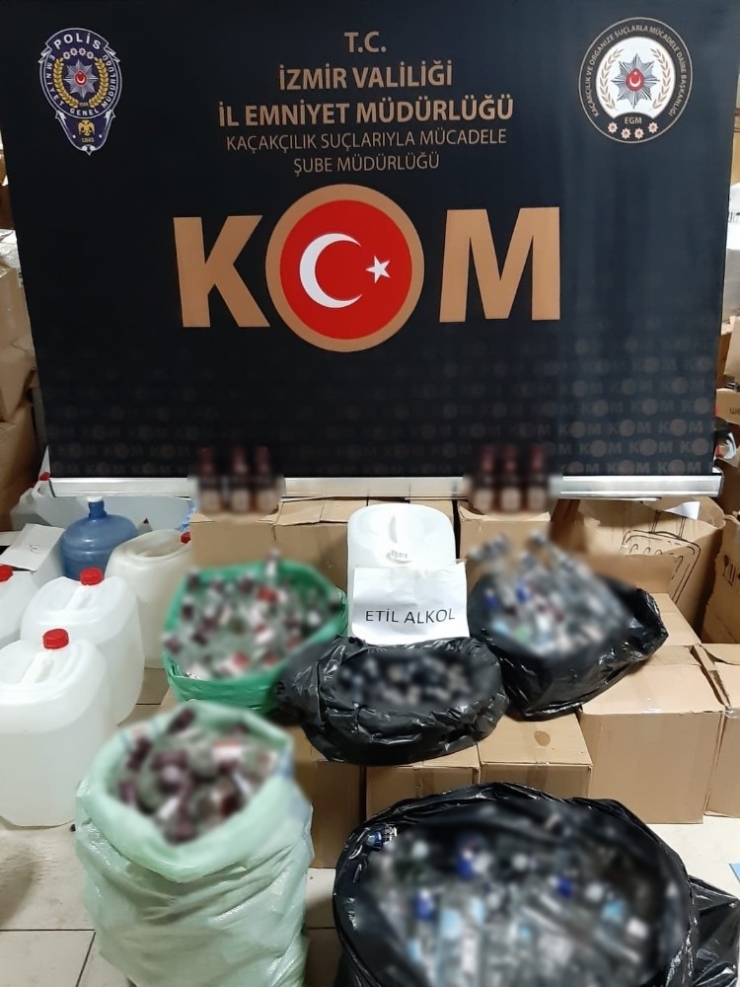 İzmir’de Kaçakçılık Operasyonları: 4 Kişi Gözaltında