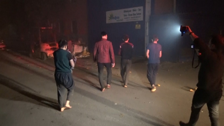 Kağıt Fabrikasında Korkutan Yangın, 10 Kişi Ölümden Döndü