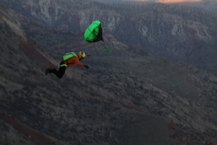 Ekstrem Sporcular, Bin 300 Rakımlı Kaletül-üstad Tepesinden Atladı