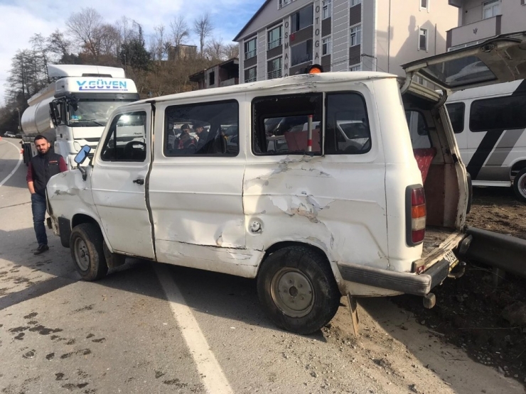 Giresun’da Trafik Kazası: 2 Yaralı