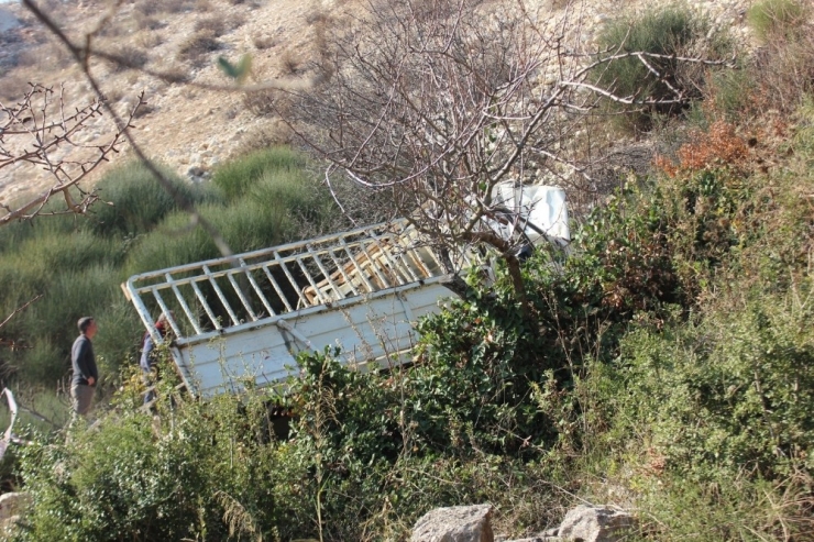 Hatay’da Kamyonet Uçuruma Düştü: 2 Ölü, 2 Yaralı