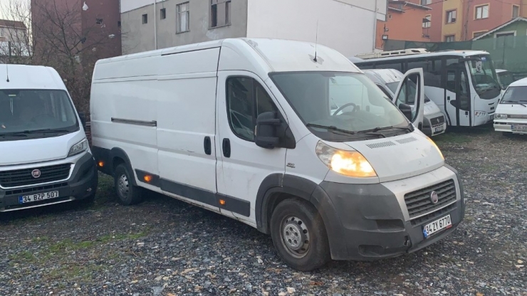 Minibüsten 3 Ton Kaçak Akaryakıt Çıktı