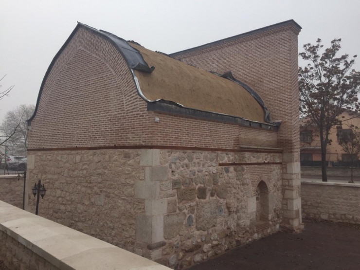 Hırsızlık Şüphelileri Kamyonun Yanmayan Lambasından Yakalandı