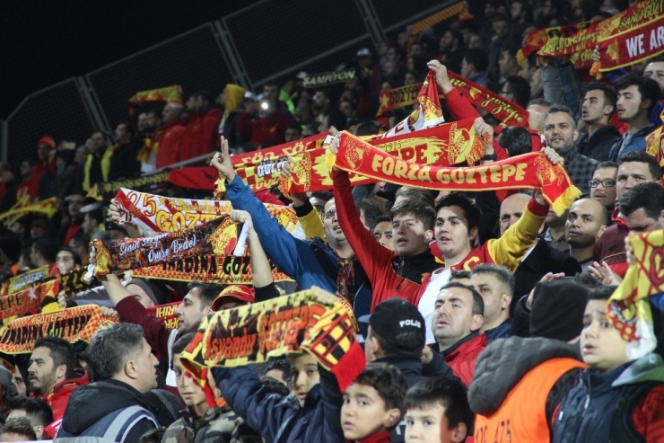 Süper Lig: Göztepe: 1 - Galatasaray: 1 (İlk Yarı)