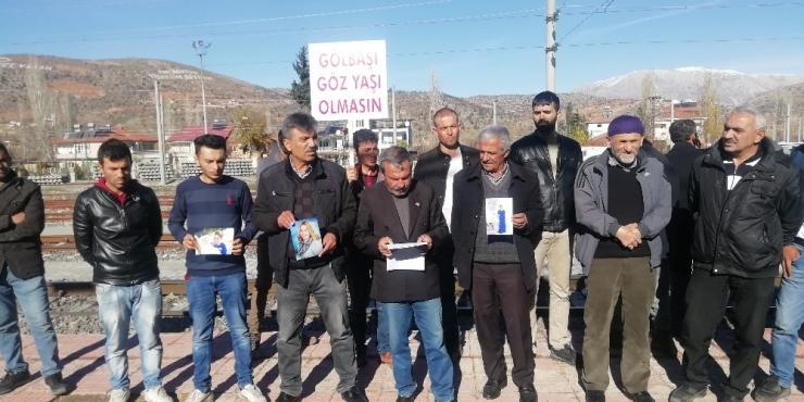 Demiryolunda Meydana Gelen Ölümlü Kazanın Olduğu Noktaya Alt Geçit Yapılması İsteniyor