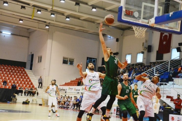 İzmir Derbisinin Galibi Bornova Belediyespor