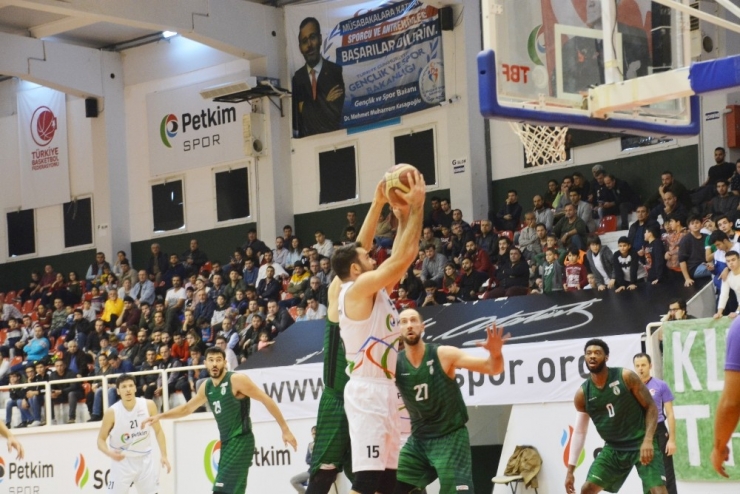 İzmir Derbisinin Galibi Bornova Belediyespor