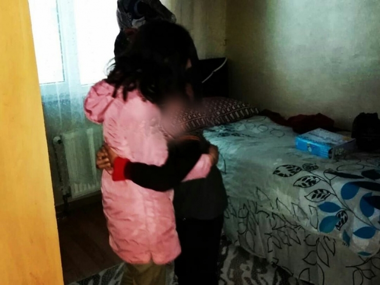 Evde Mahsur Kalan Çocuğu İtfaiye Kurtardı