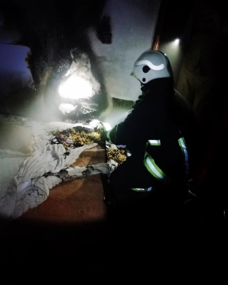 Van’da 2 Ayrı Yerde Meydana Gelen Yangına İtfaiye Ekipleri Müdahale Etti