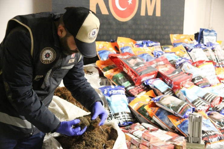 1 Milyon Değerinde Kaçak Tütün Ve Malzemesi Ele Geçirildi