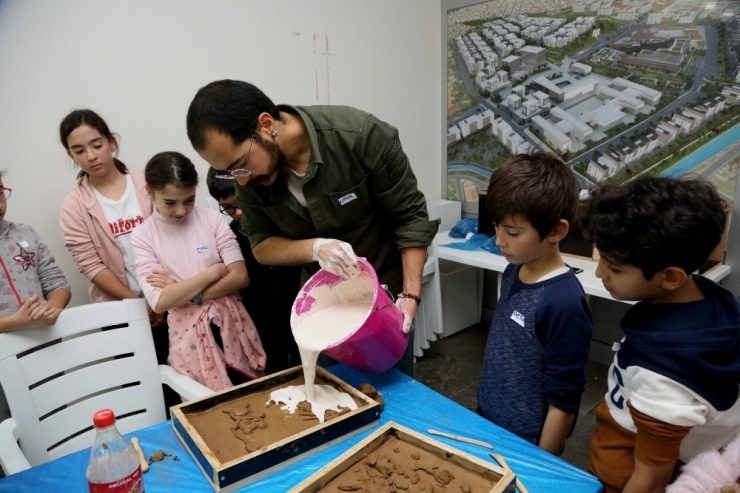 Çağdaş Sanatlar Galerisi’nde Çocuklar İçin Heykel Atölyesi Düzenlendi