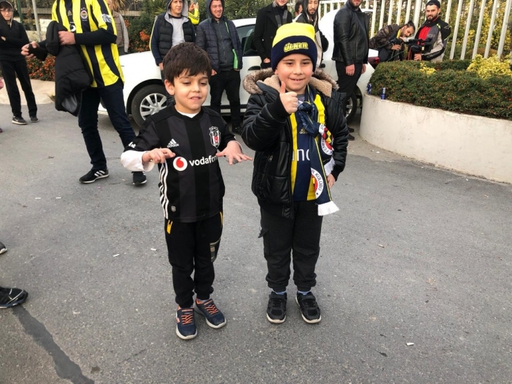 Fenerbahçe Taraftarı Samandıra’da Toplandı
