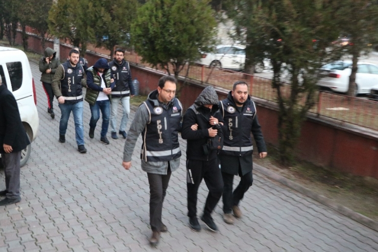 Resmi Belgede Sahtecilik Yapan 3 Kişi Tutuklandı