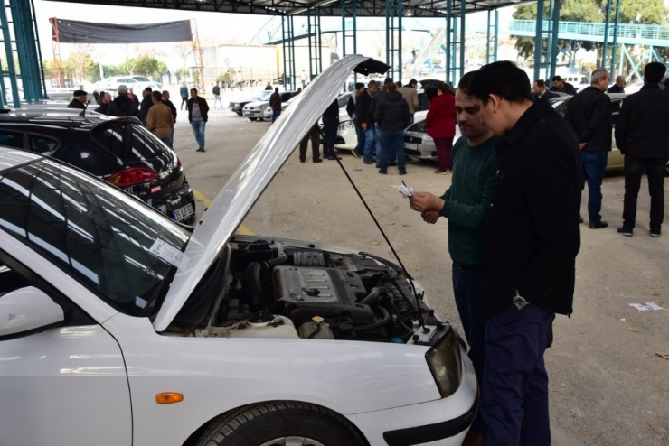 Manisa Açık Oto Pazarına Büyük İlgi
