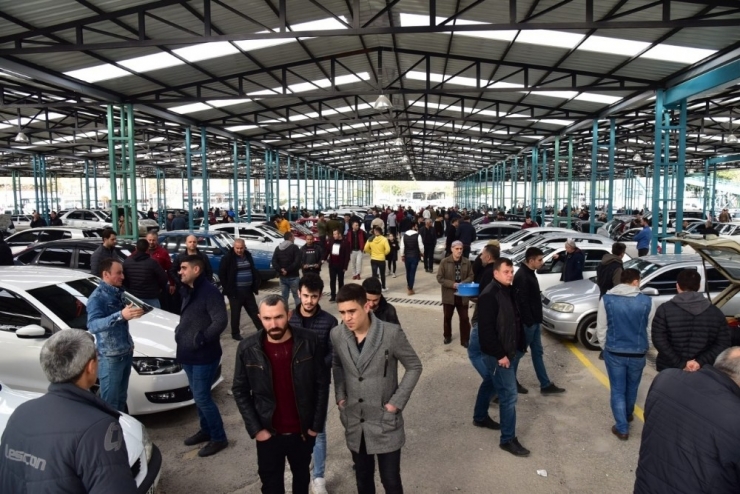 Manisa Açık Oto Pazarına Büyük İlgi