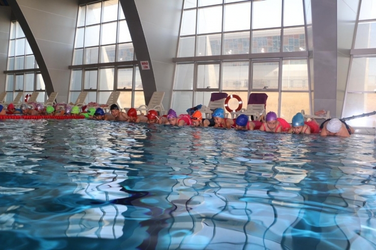 Niğde’de Yüzme Bilmeyen Kalmayacak