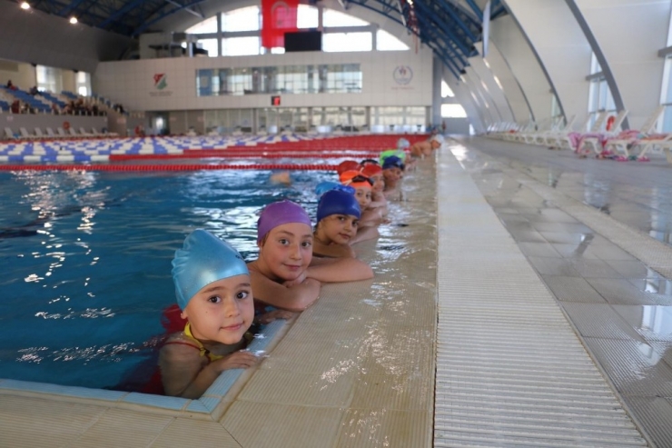 Niğde’de Yüzme Bilmeyen Kalmayacak