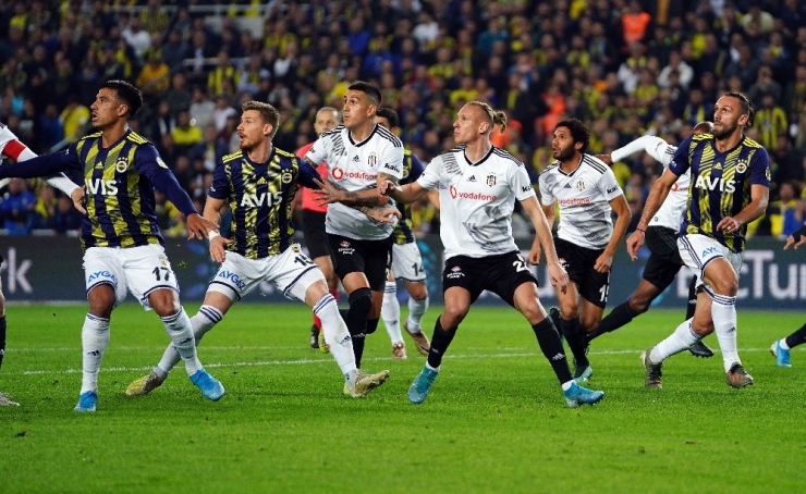 Süper Lig: Fenerbahçe: 2 - Beşiktaş: 1 (İlk Yarı)