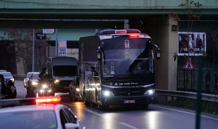 Derbi Öncesi Takım Otobüsleri Stada Ulaştı