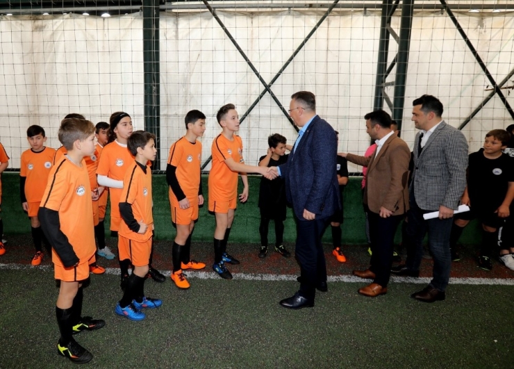 Mahalleler Arası Minikler Futbol Turnuvası’nda Maçlar Devam Ediyor