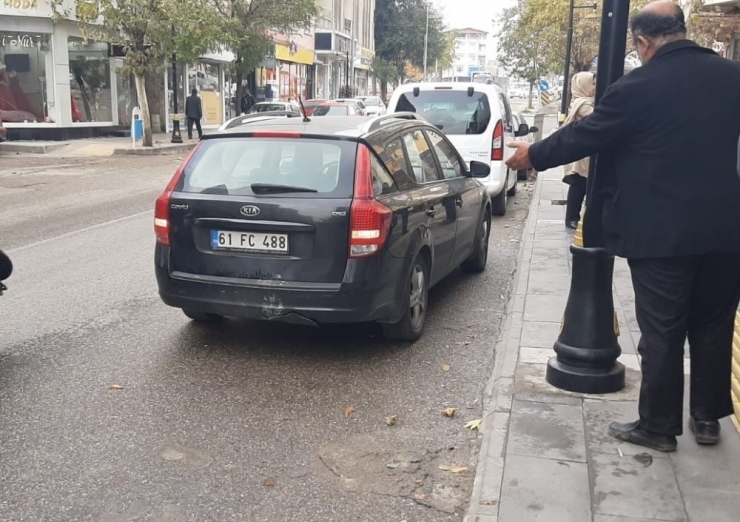 Motosiklet Otomobile Arkadan Çarptı: 1 Yaralı