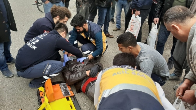 Motosiklet Otomobile Arkadan Çarptı: 1 Yaralı