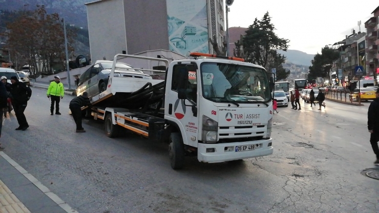 Direksiyon Başında Fenalaşan Sürücü Hayatını Kaybetti