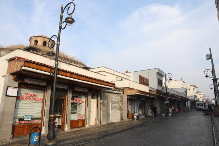 Büyükşehir Belediyesi’nden Tabelalara Düzenleme