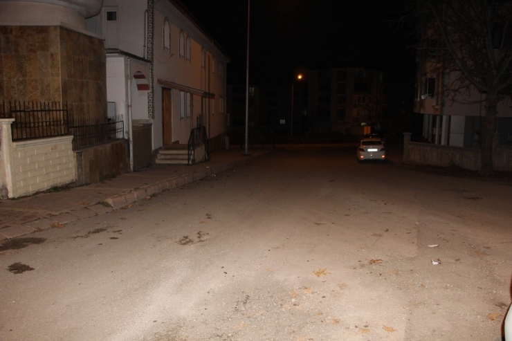 Hırsızı Yakaladı, Kaçmasın Diye Üzerine Oturup Polisi Bekledi