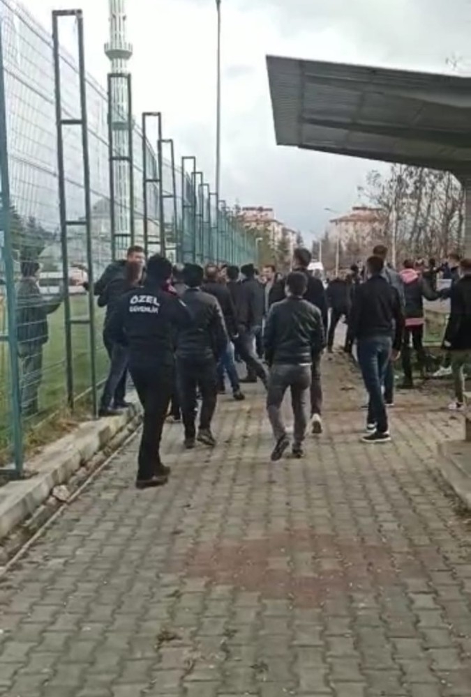 Amatör Maçta Tribün Karıştı