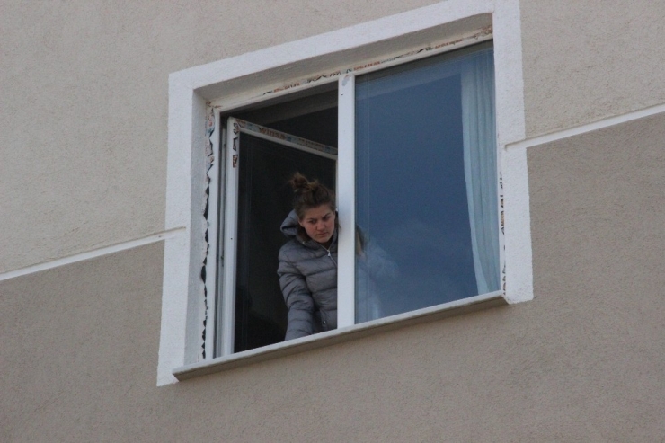 Öğrencilerin Kaldığı Binanın Bodrumunda Çıkan Yangın Korkuttu