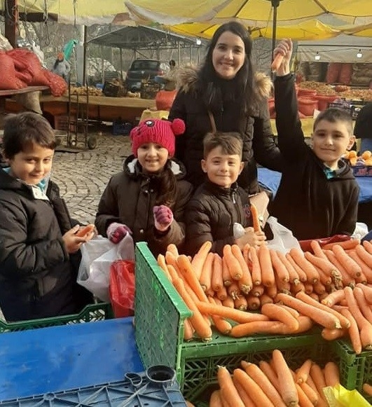 Öğrenciler Hem Alışveriş Yaptılar Hem Yediler