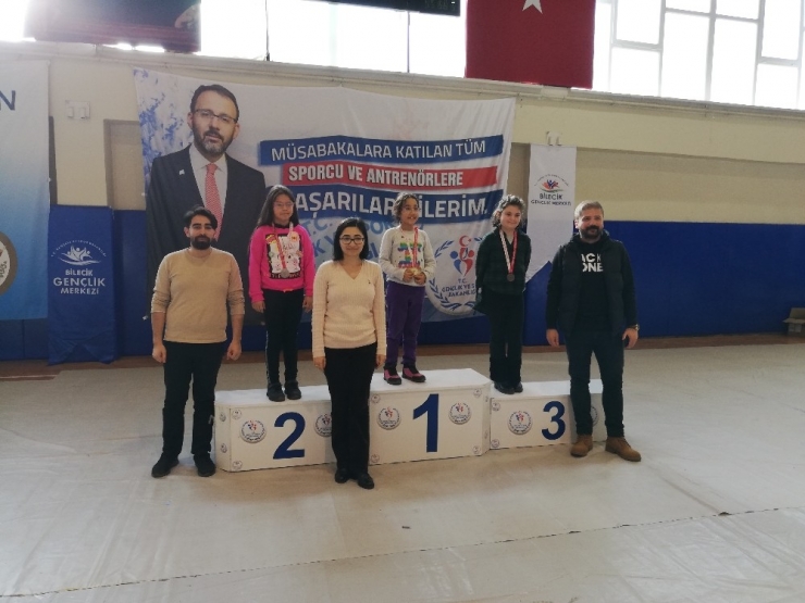 Pazaryeri Hem Kursiyerleri Satranç Turnuvasında 3 Madalya Kazandı