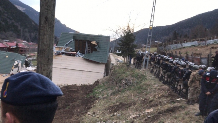 Uzungöl’de Yıkımlar Başladı