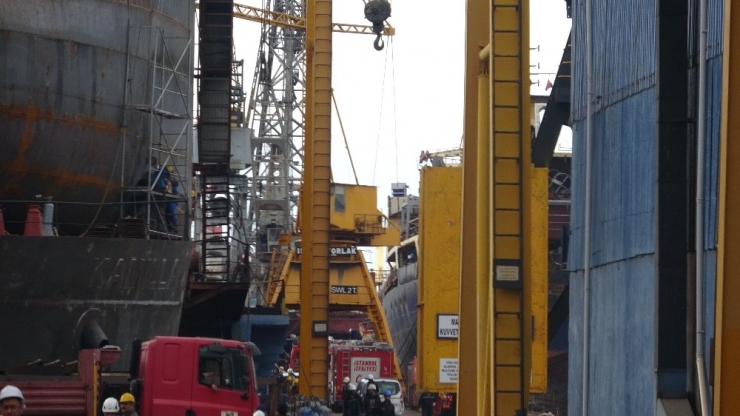 Tuzla’da Korkutan Gemi Yangını