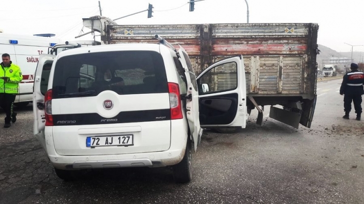 Erciş’te Trafik Kazası: 4 Yaralı