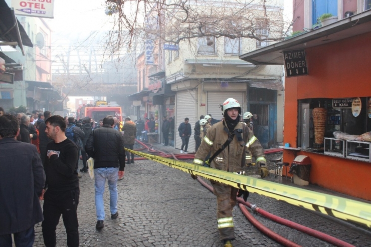 Fatih’te Yanan Ahşap Bina Drone İle Görüntülendi