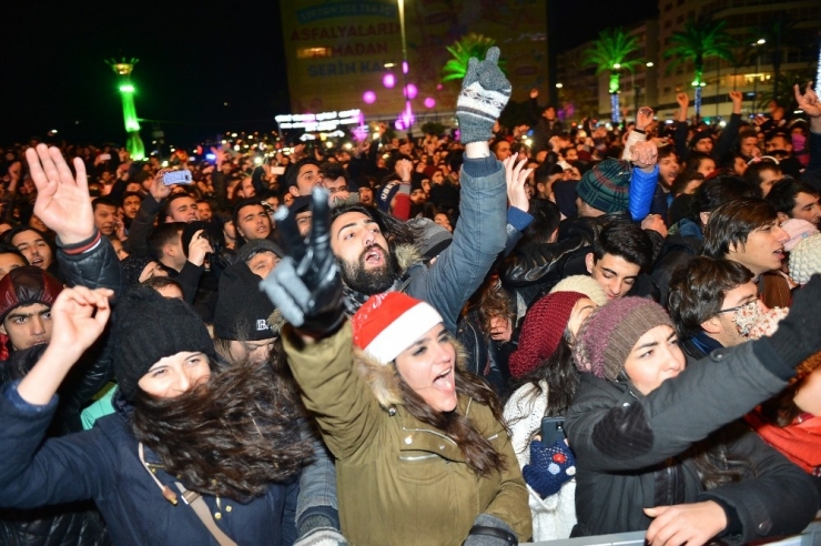 İzmirliler Yeni Yılı Müzikle Karşılayacak