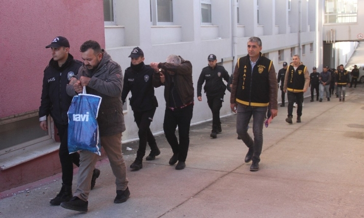 70 Yaşındaki Kayınvalidesine 8 Sıfır Araç Aldı, Hepsi Kazaya Karıştı