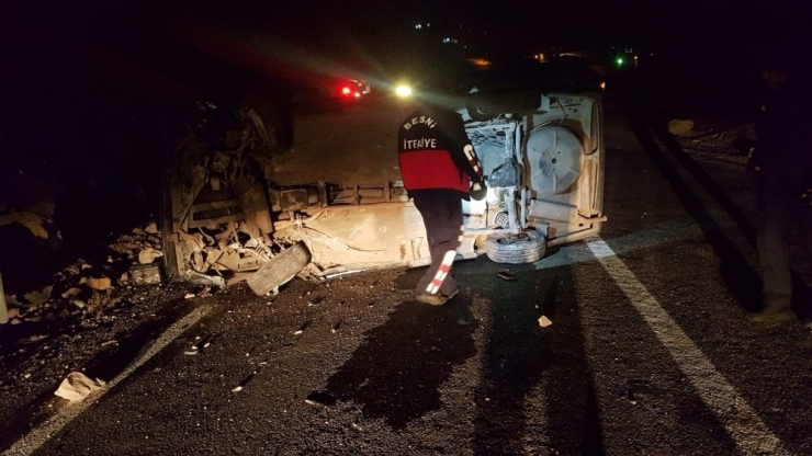 Otomobil Devrildi: 1 Ölü, 4 Yaralı