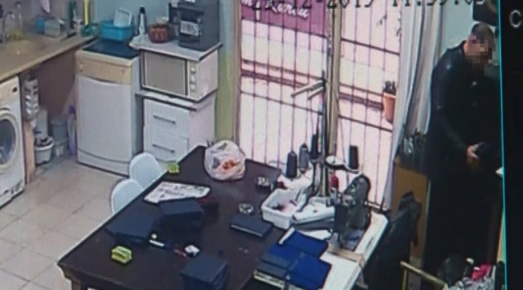 Hırsız Cüzdanı Alamayınca Montu Da Götürdü